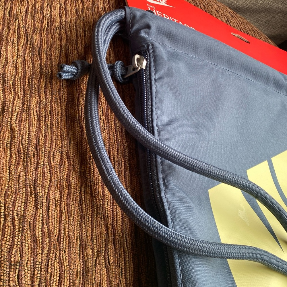 NIKE Heritage Gym Sack Dark Gray LOGO Swoop Backpack W/ Side Zipper Pocket‎ NWT